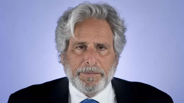 The Objective: Un despacho inglés exige a Sánchez que audite el trabajo de los inspectores de Hacienda